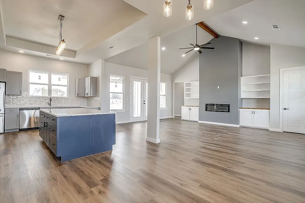 4 bed, 3.5 bath, 2629 sqft, $3,500 — Photo 2