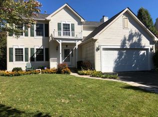 721 Franklin Ln, Lindenhurst, IL 60046