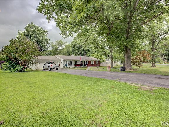 3rd image of 25 Green Meadow Dr