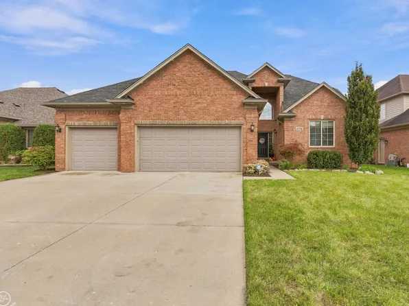 47376 Hidden Meadows Dr, Macomb, MI 48044