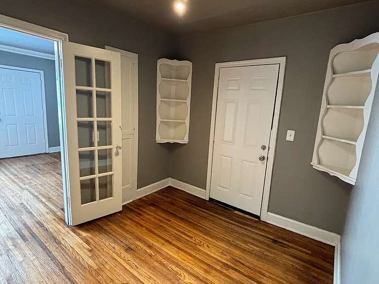 807 N Columbia Pl — Photo 5