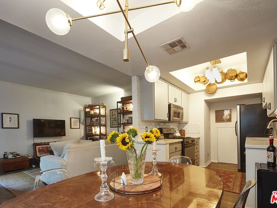 1st image of 10926 Moorpark St APT 7