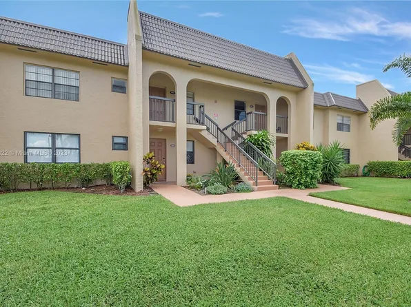 130 Lake Nancy Dr APT 202, Royal Palm Beach, FL 33411