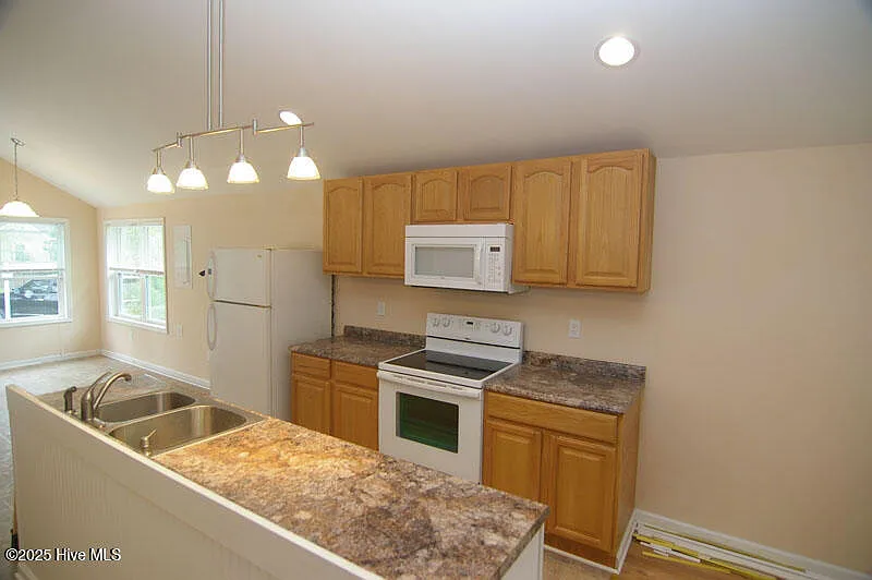 2 bed, 1.0 bath, $1,000 — Photo 4