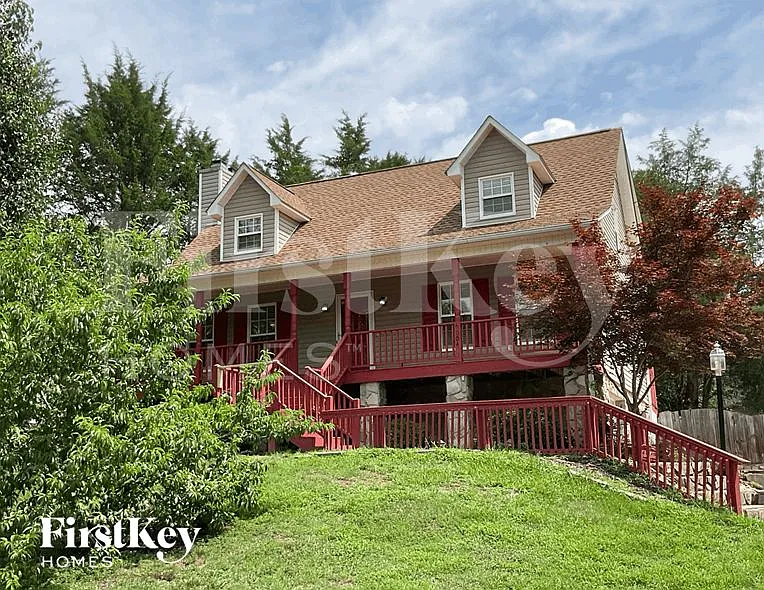3 bed, 3.5 bath, 2245 sqft, $2,290 — Photo 1