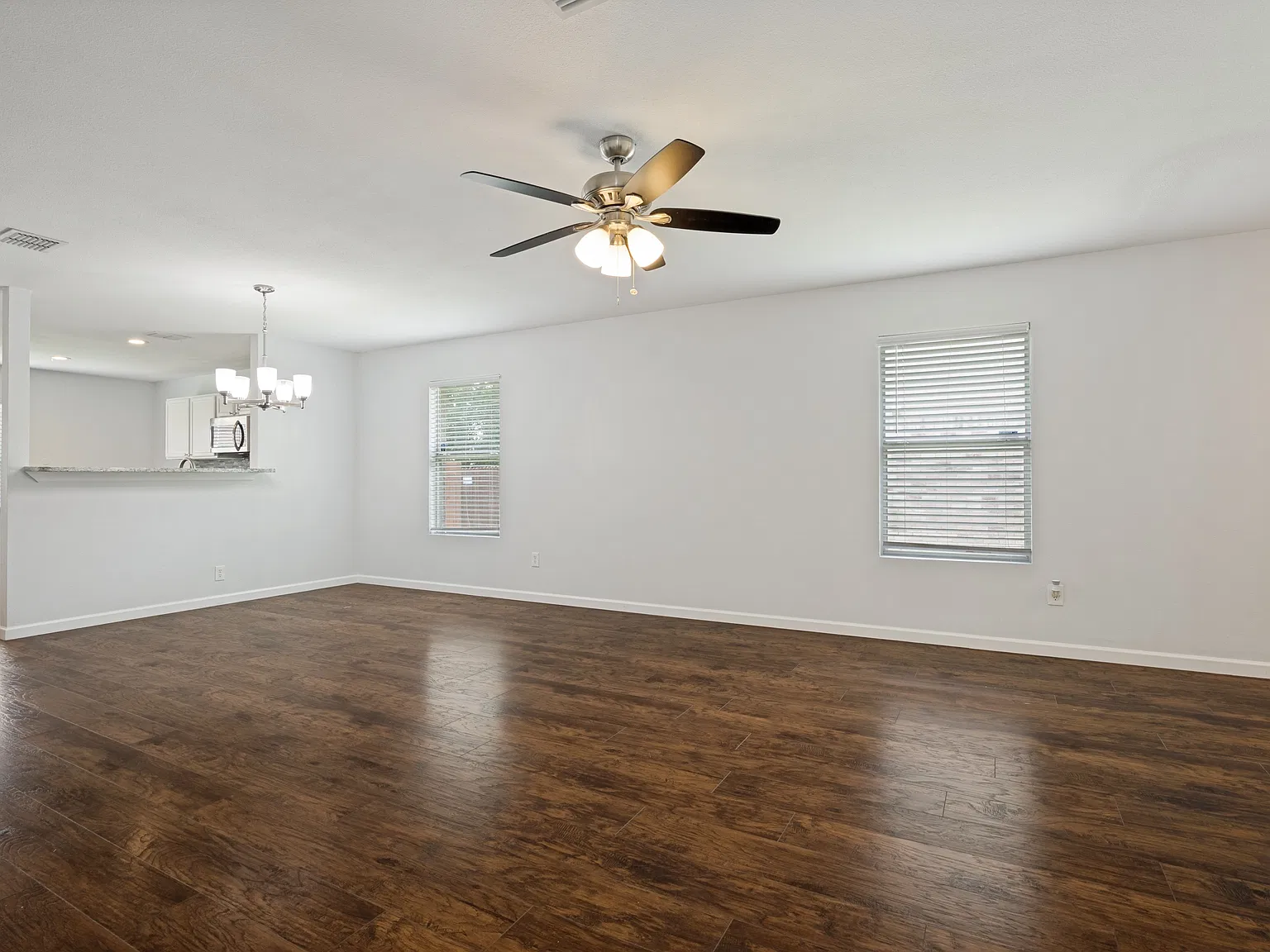 3 bed, 1687 sqft, $2,300 — Photo 3