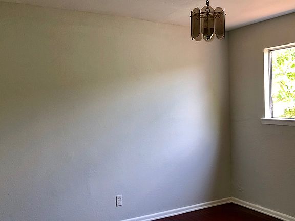 3rd image of 654 Ferris Ave