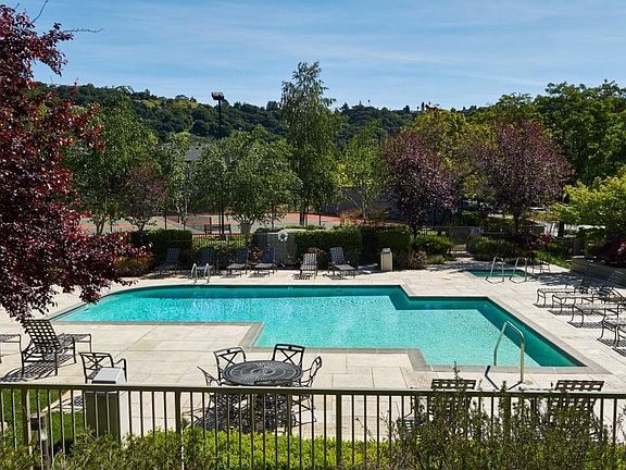 2nd image of 600 Canyon Oaks Dr APT D