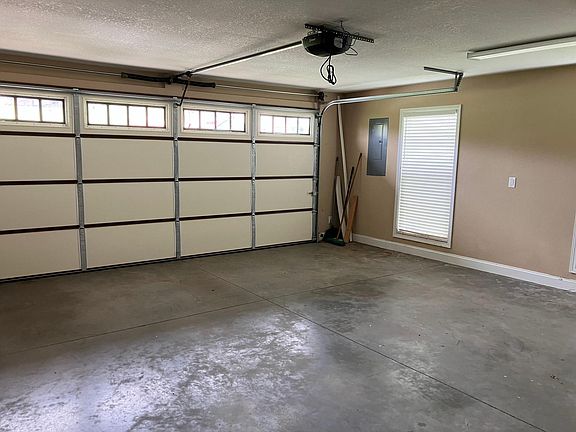 3rd image of 1410 Sally View Dr