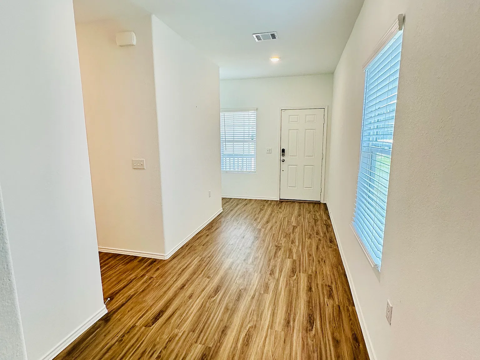 4 bed, 1606 sqft, $2,050 — Photo 3