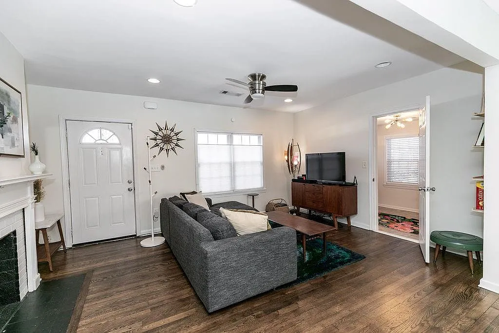 2 bed, 1.0 bath, 1075 sqft, $2,500 — Photo 3