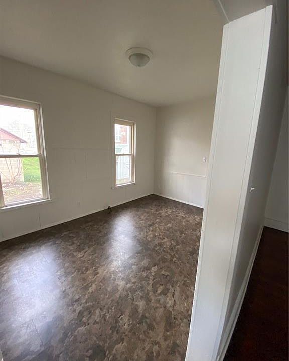 1st image of 121 Holford Ave