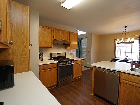 3rd image of 154 Parkview Dr #154