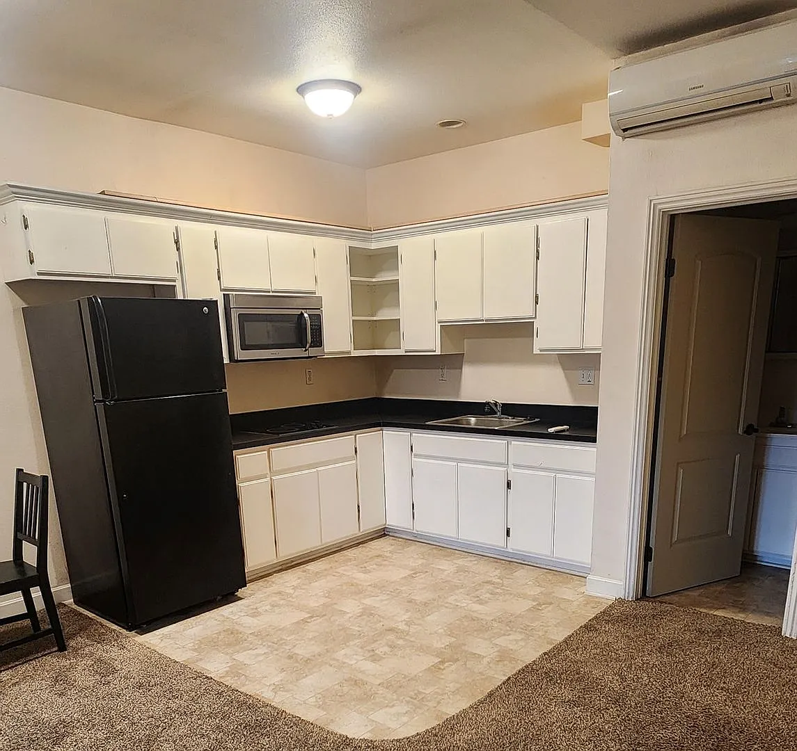 D - Pomona- 115 E 3rd St. (Mayfair) — Photo 4