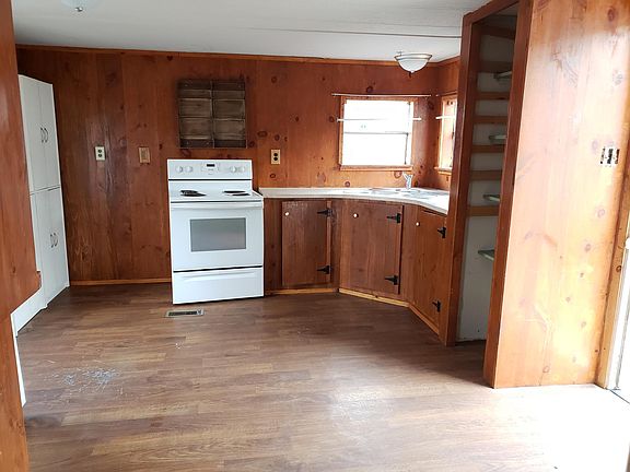 3rd image of 17 Town Mills Mobile Home Park