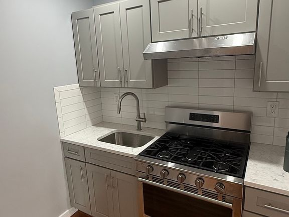 3rd image of 127 Washington St APT 14