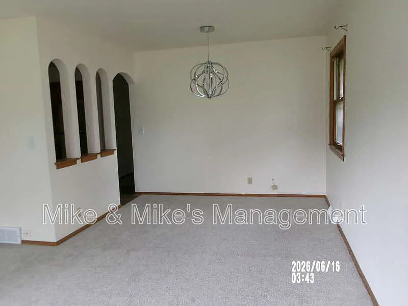3 bed, 2.5 bath, 1429 sqft, $2,995 — Photo 3