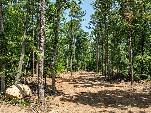 5th image of 499 Faust Farm Rd
