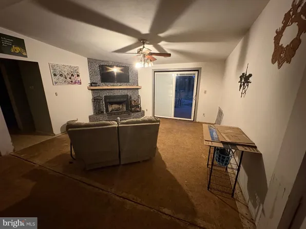 824 Hawks Bridge Rd, Mannington, NJ 08079