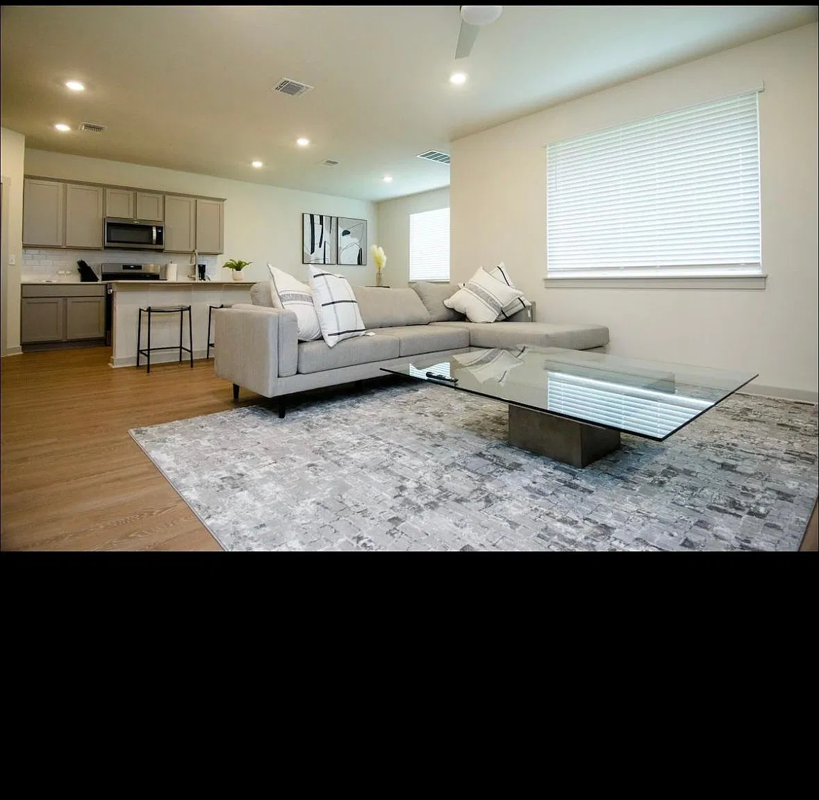 10904 Meris Ln — Photo 1