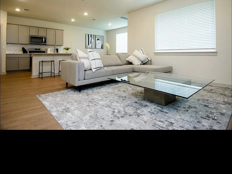 10904 Meris Ln