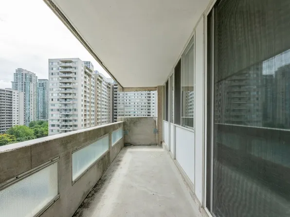 3575 Kaneff Crescent