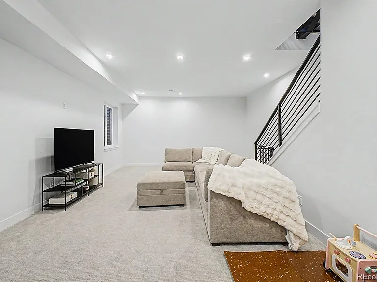 8 S Colorado Blvd — Photo 27