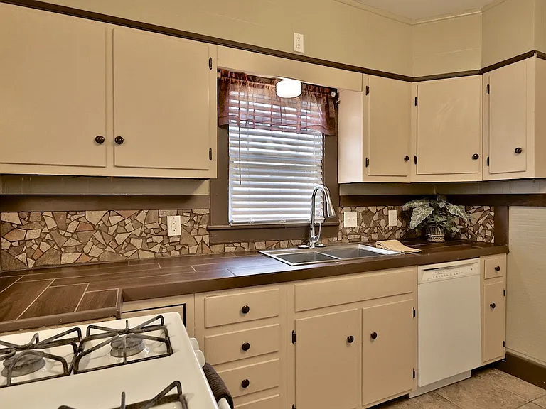 825 Palm St — Photo 12
