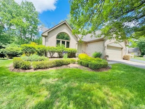 6830 Heron Point #8, West Bloomfield, MI 48323
