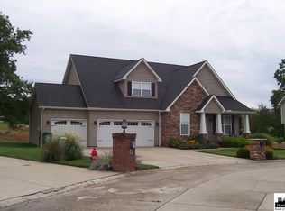 170 Beaumont Ln, Hurricane, WV 25526