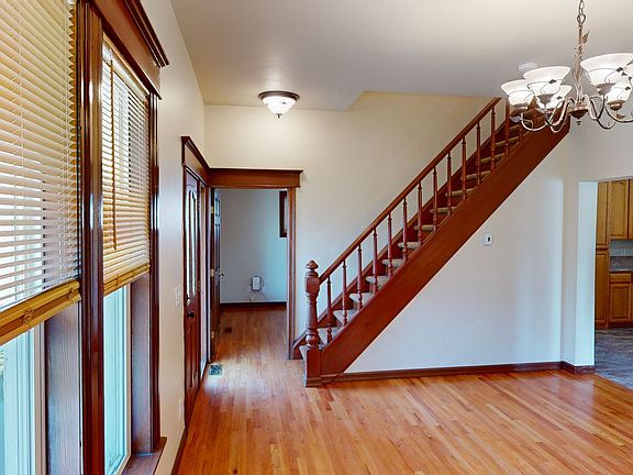 4th image of 621 S 1st Ave