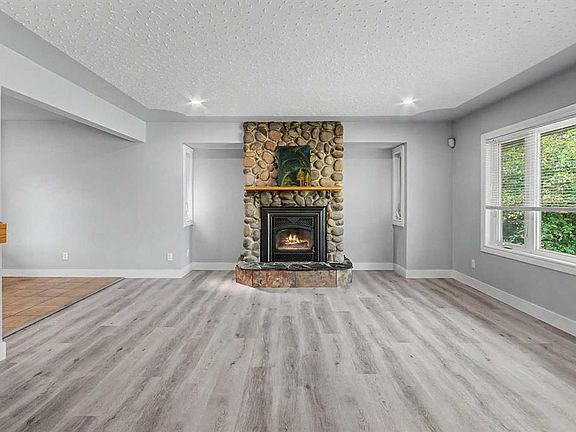3rd image of 18 W Collingwood Pl NW