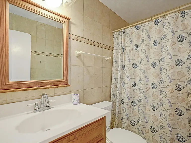 7008 NW 81st St — Photo 25