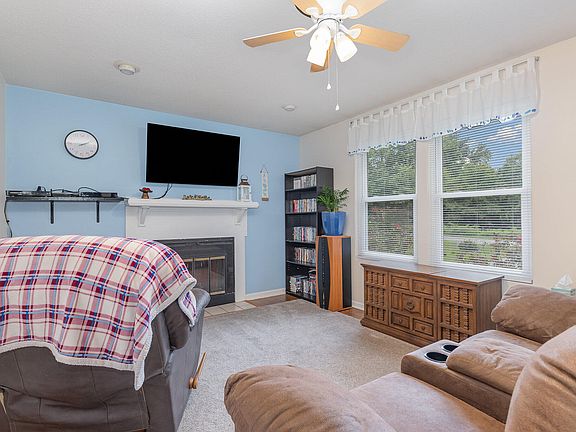 4th image of 402 Vinwood Ave