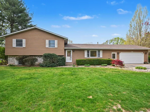 5560 Topanga Dr, Coloma, MI 49038