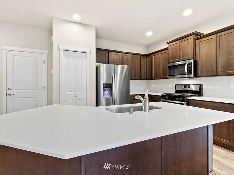 2914 Fiddleback St NE — Photo 7