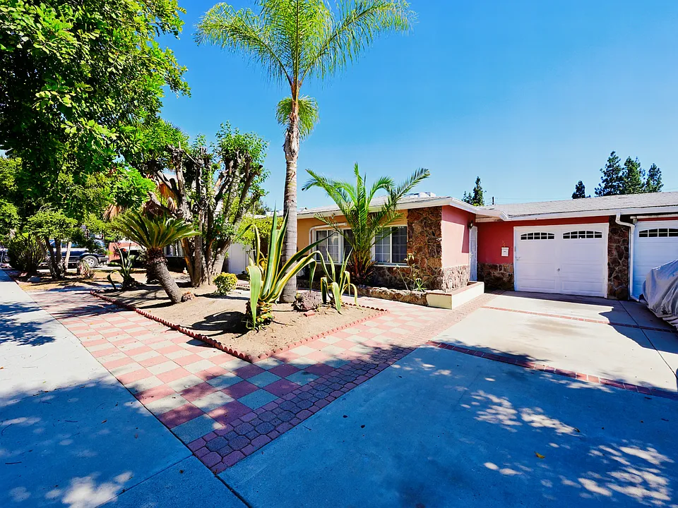 324 E Olive Ave