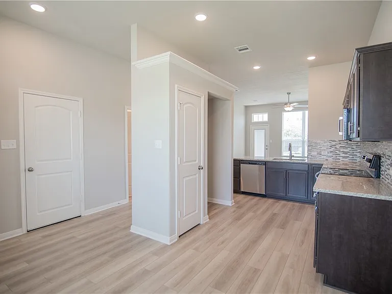 2006 Kathryn Dr — Photo 3