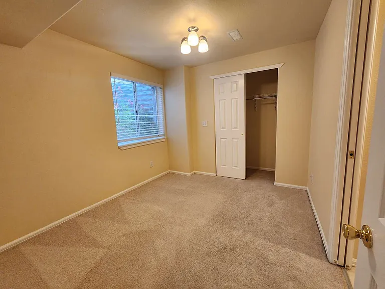 22359 E Lake Ln — Photo 12