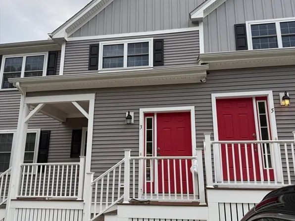 165 Cambridge Rd #3, Woburn, MA 01801