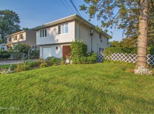 296 S 4th St, Lindenhurst, NY 11757