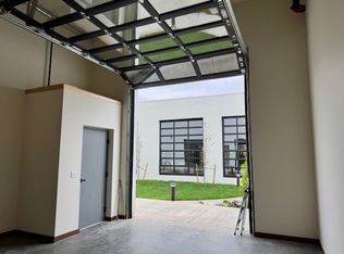 2500 NE Sandy Blvd #201, Portland, OR 97232