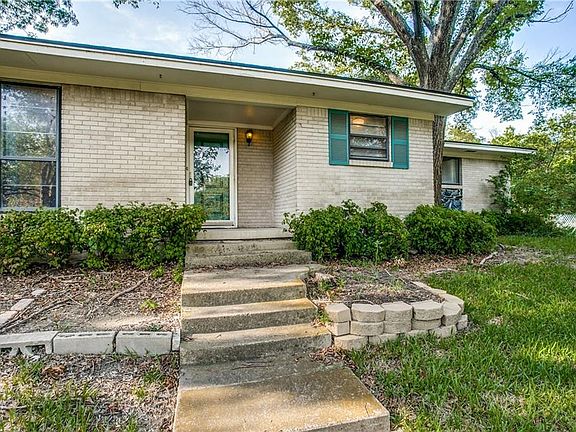 3rd image of 1900 Greenbriar Ct