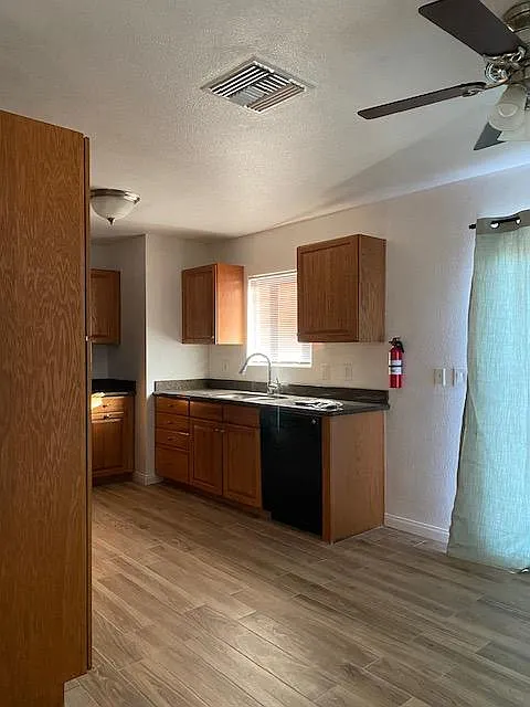 3 bed, 1260 sqft, $2,350 — Photo 2