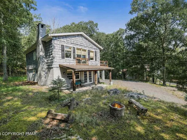 1093 Porter Dr, Bushkill, PA 18324