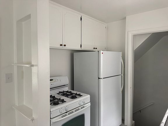 5th image of 9606 Chatham