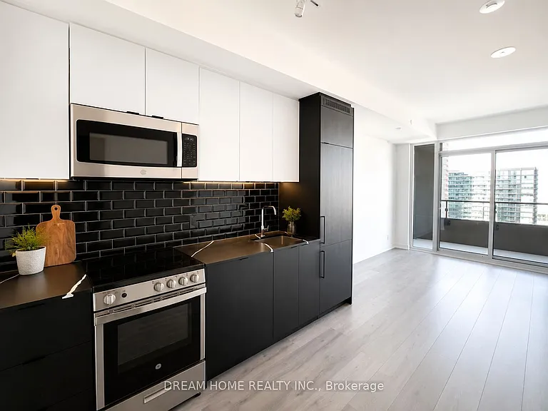 285 Dufferin St #810 — Photo 3