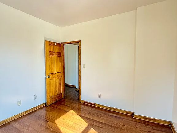 3rd image of 1447 E 2nd St #D