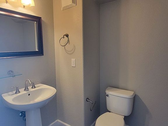 3rd image of 937 Martin Cir