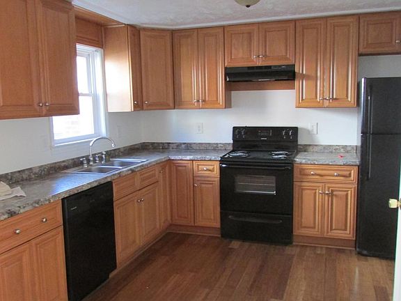 2nd image of 303 Skyline Pl